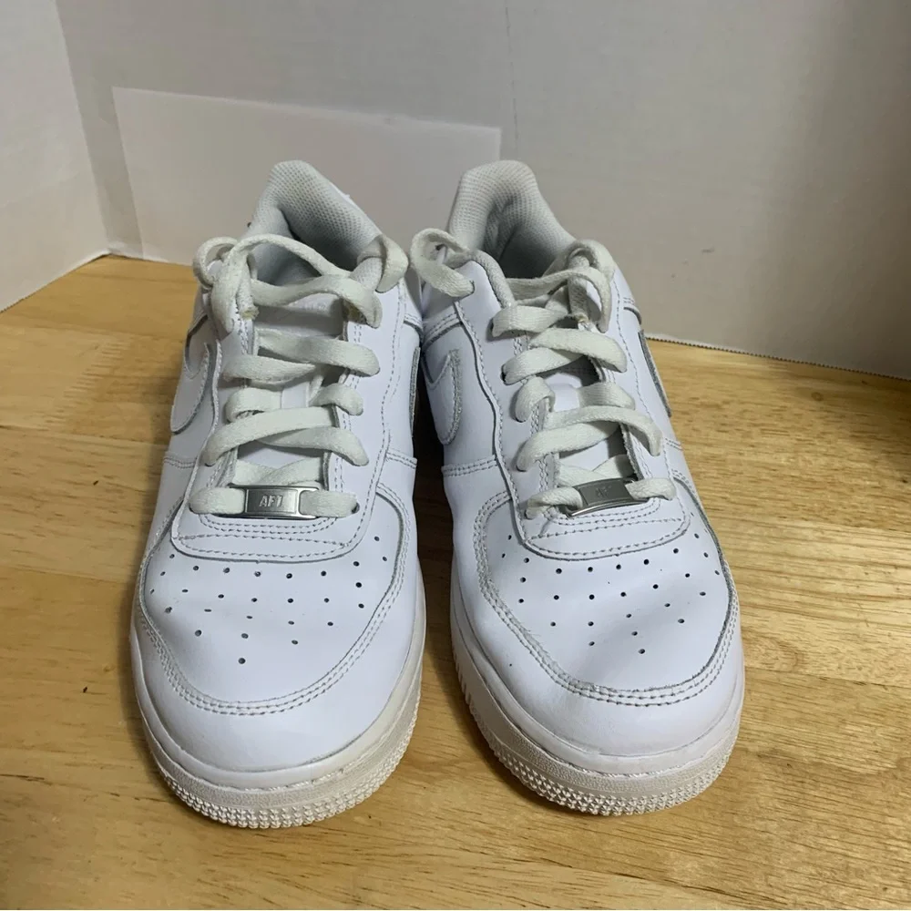 Nike Air Force 1 Low Triple White DH2920-111 Youth‎ Size 7Y -8.5 Women